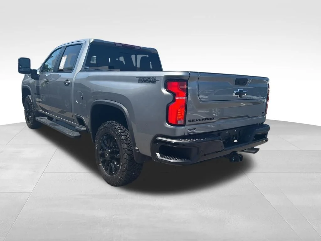 Used 2025 Gray Chevrolet LT image 4