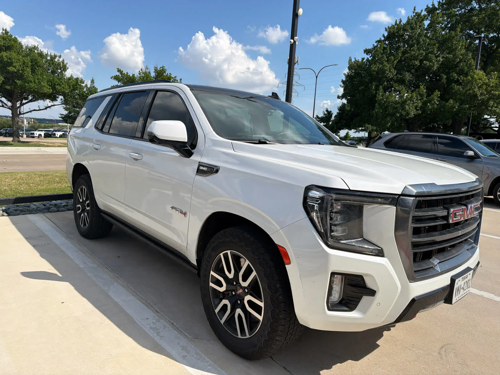 Used 2023 White Frost Tricoat GMC AT4 image 2