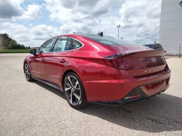 Used 2023 Red Hyundai SEL Plus image 3