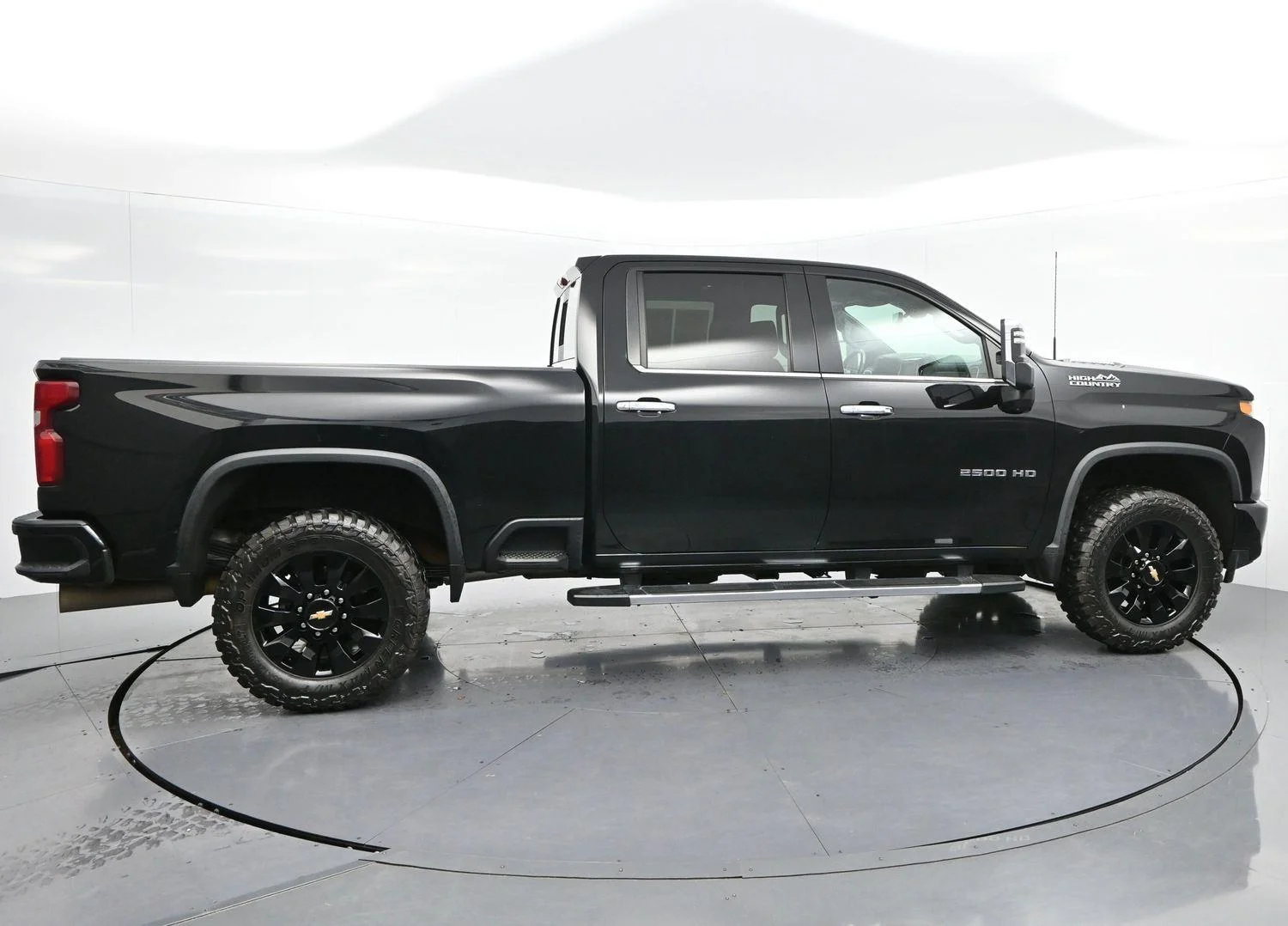 Used 2021 Black Chevrolet High Country image 8