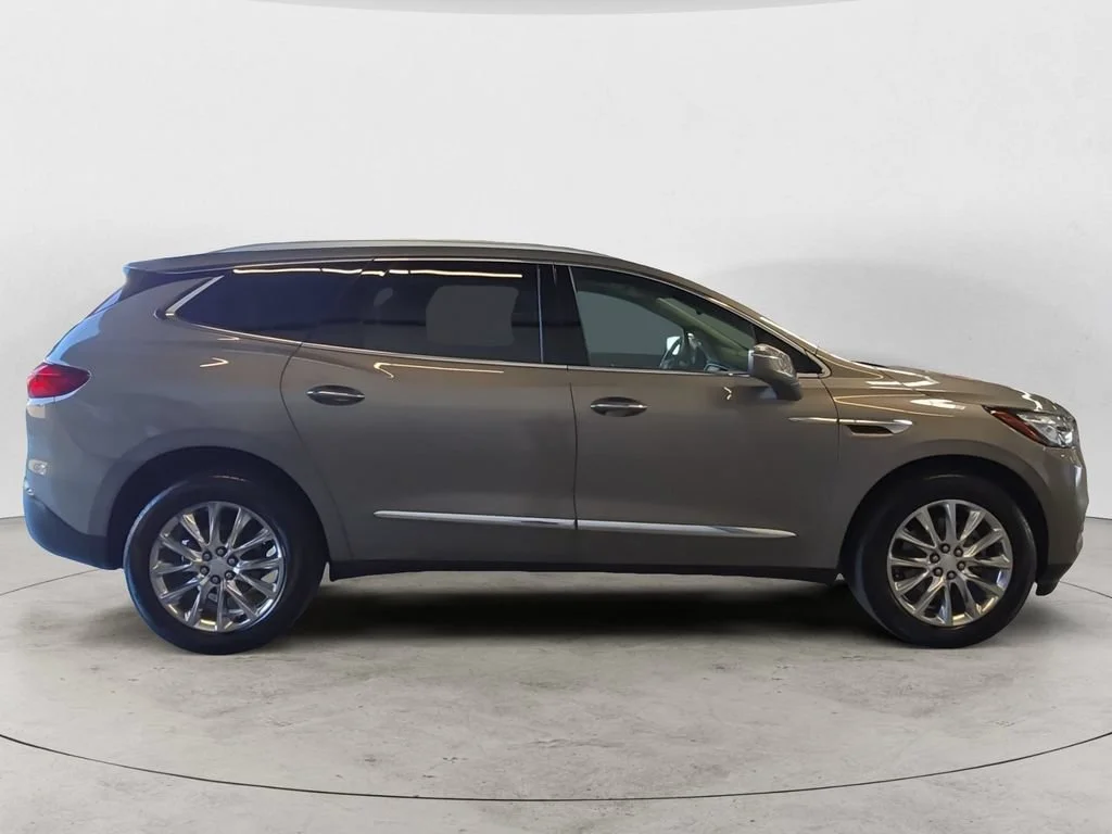 Used 2018 Includes Spectra Gray lower exterior accent color. Buick Premium image 7
