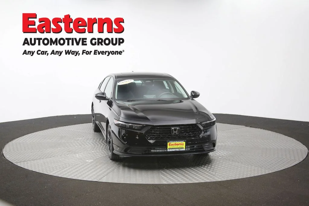 Used 2025 Black Honda SE image 51