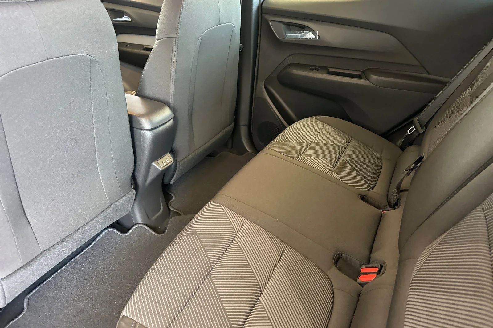 New 2027 Summit White Chevrolet LT image 12