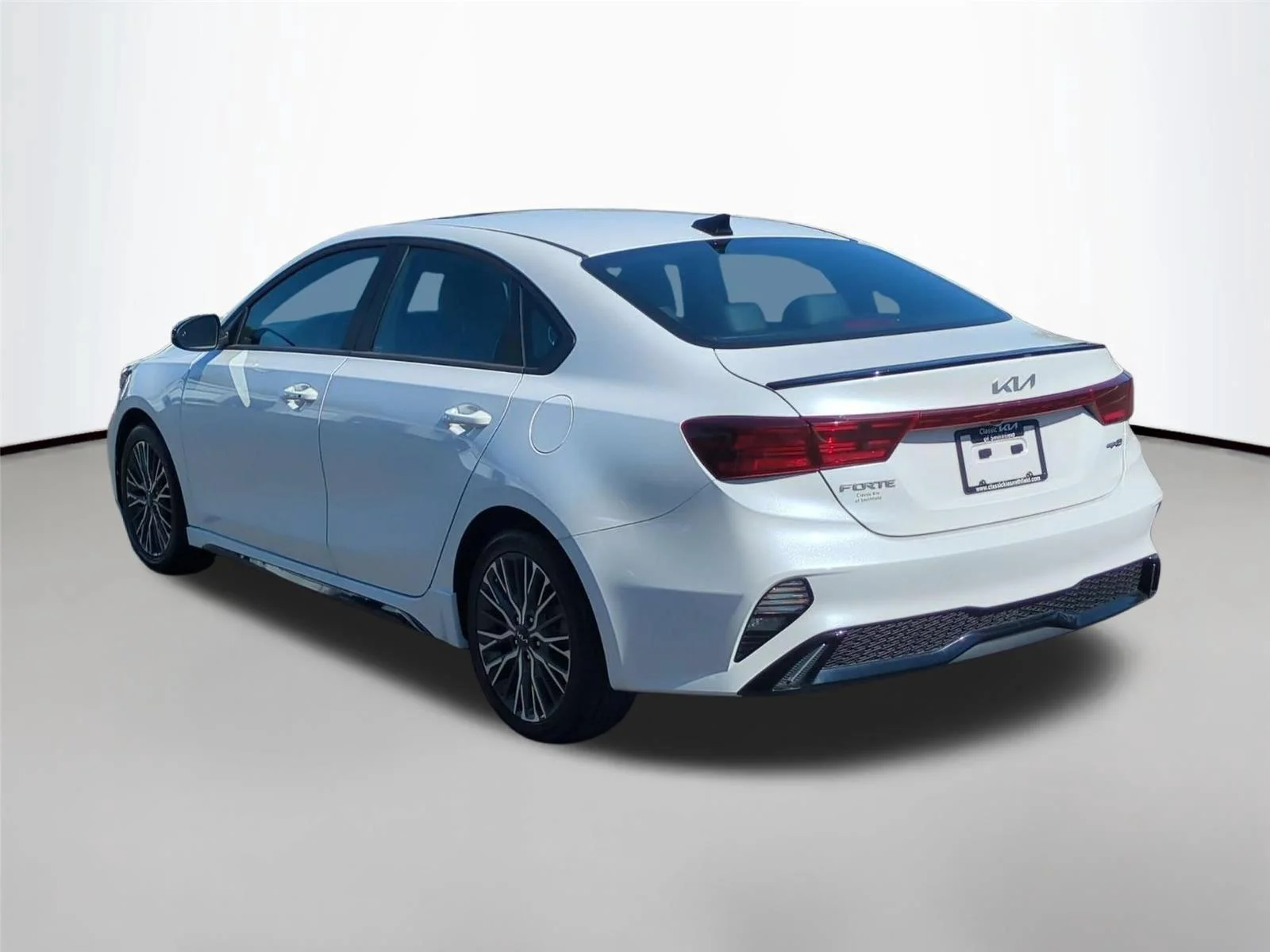 Used 2024 Snow White Pearl Kia GT-Line image 3