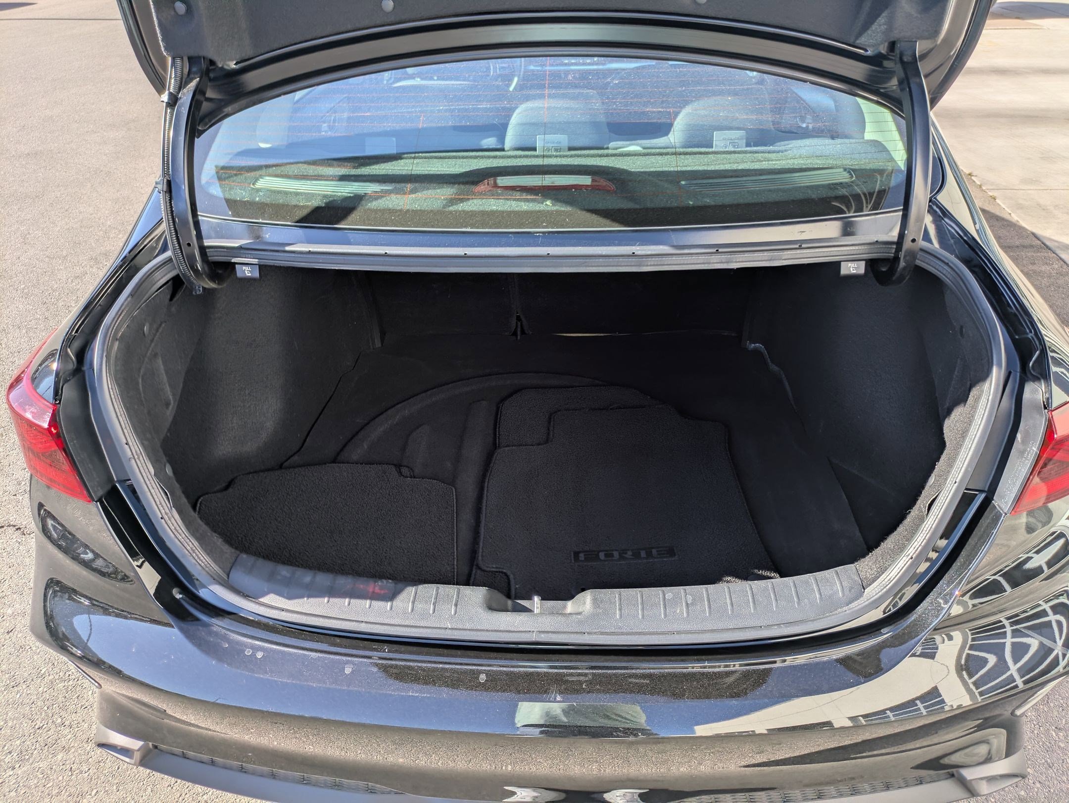 Used 2023 Aurora Black Kia LXS image 27