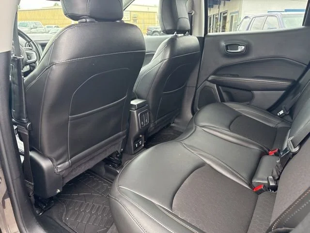 Used 2021 Granite Crystal Metallic Clearcoat Jeep Latitude image 15