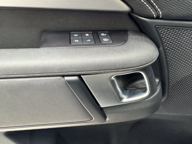 Used 2024 Fuji White Land Rover Dynamic SE image 36