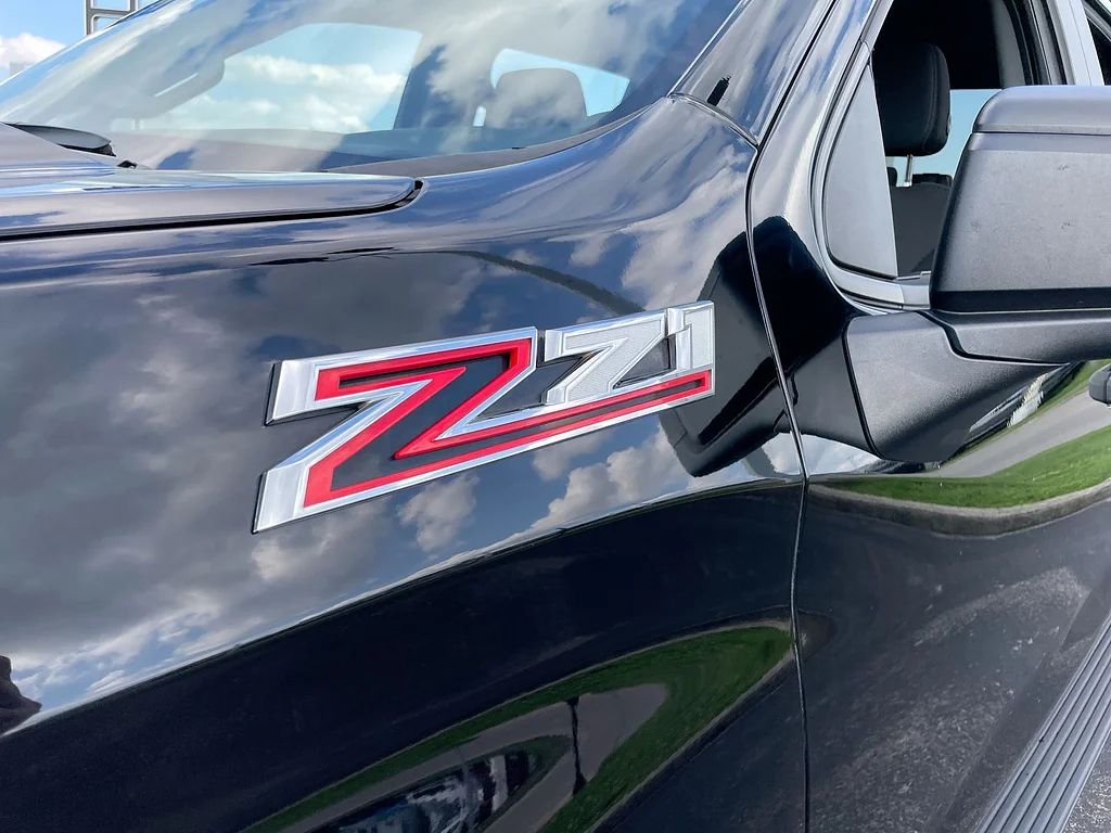 Used 2019 Black Chevrolet Custom Trail Boss image 28