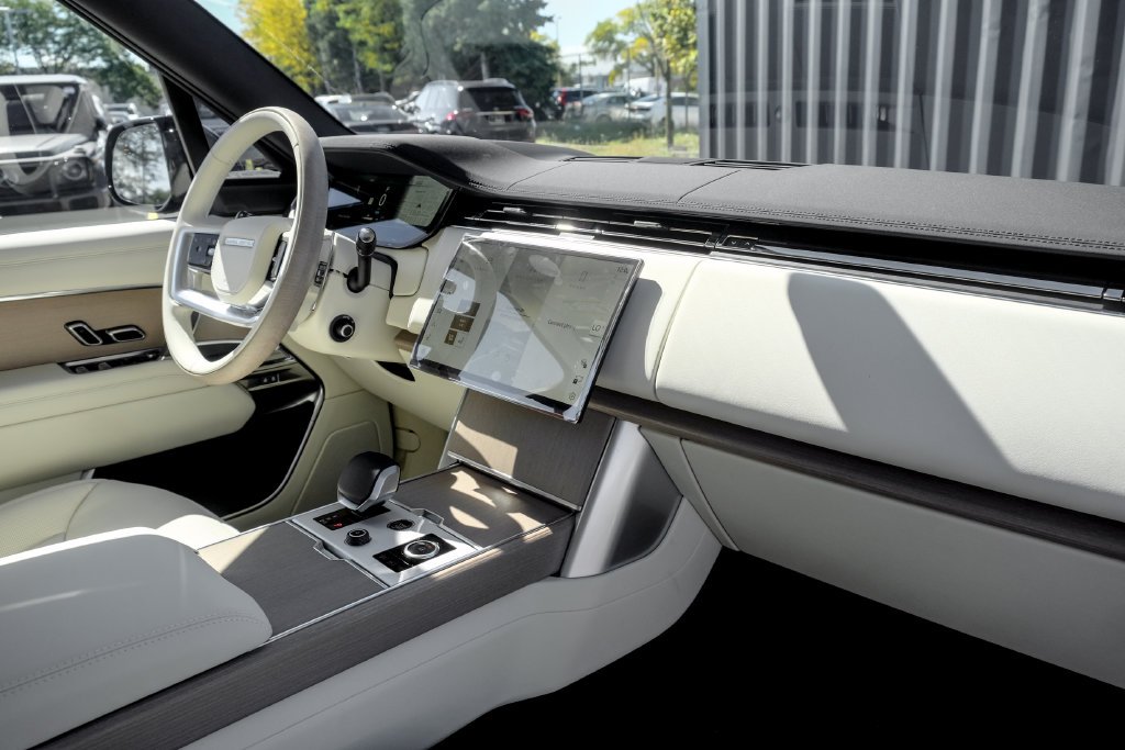 New 2027 Varesine Blue Land Rover SE image 22