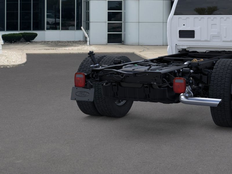 2025 Ford F-450 Super Duty Chassis Cab XL - Photo 43