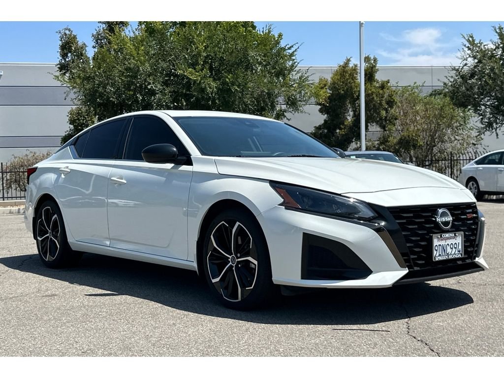 Used 2023 Pearl White Tricoat Nissan 2.5 SR image 8
