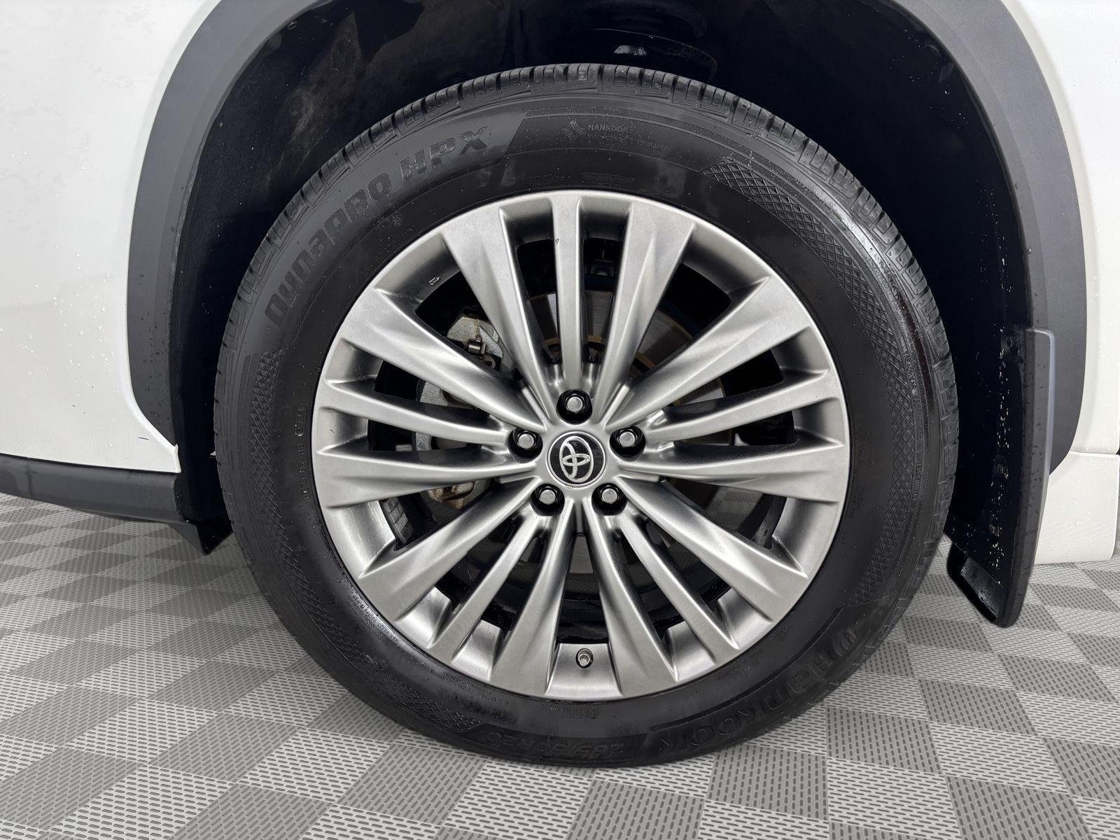 Used 2021 Blizzard Pearl Toyota Platinum image 23