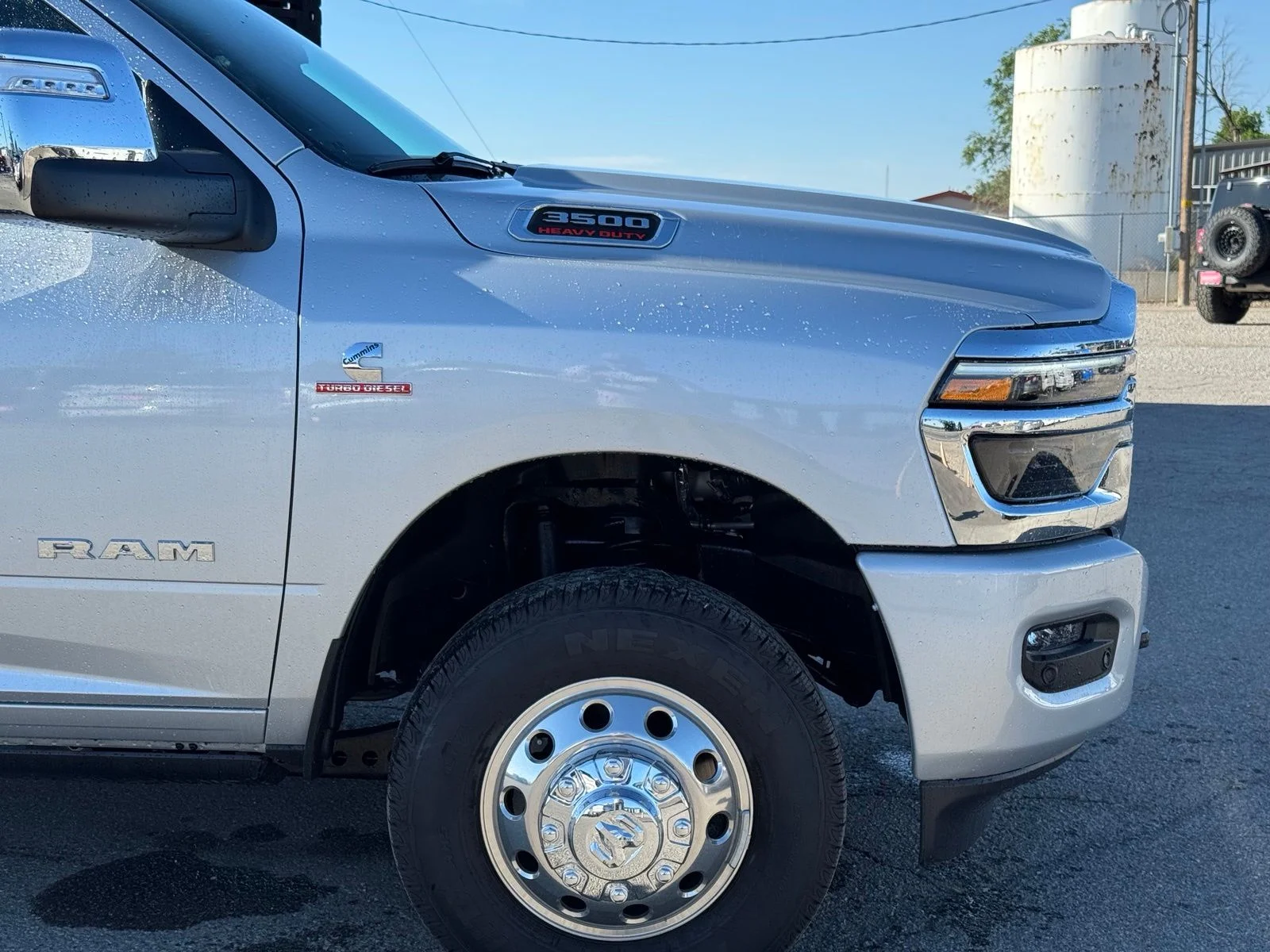 New 2026 Silver-Zynith Exterior Paint RAM Laramie image 4