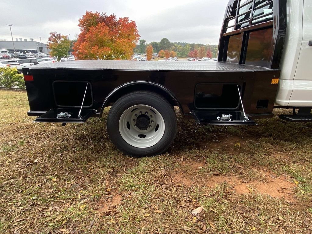 New 2026 Oxford White Ford F-450® XL image 4