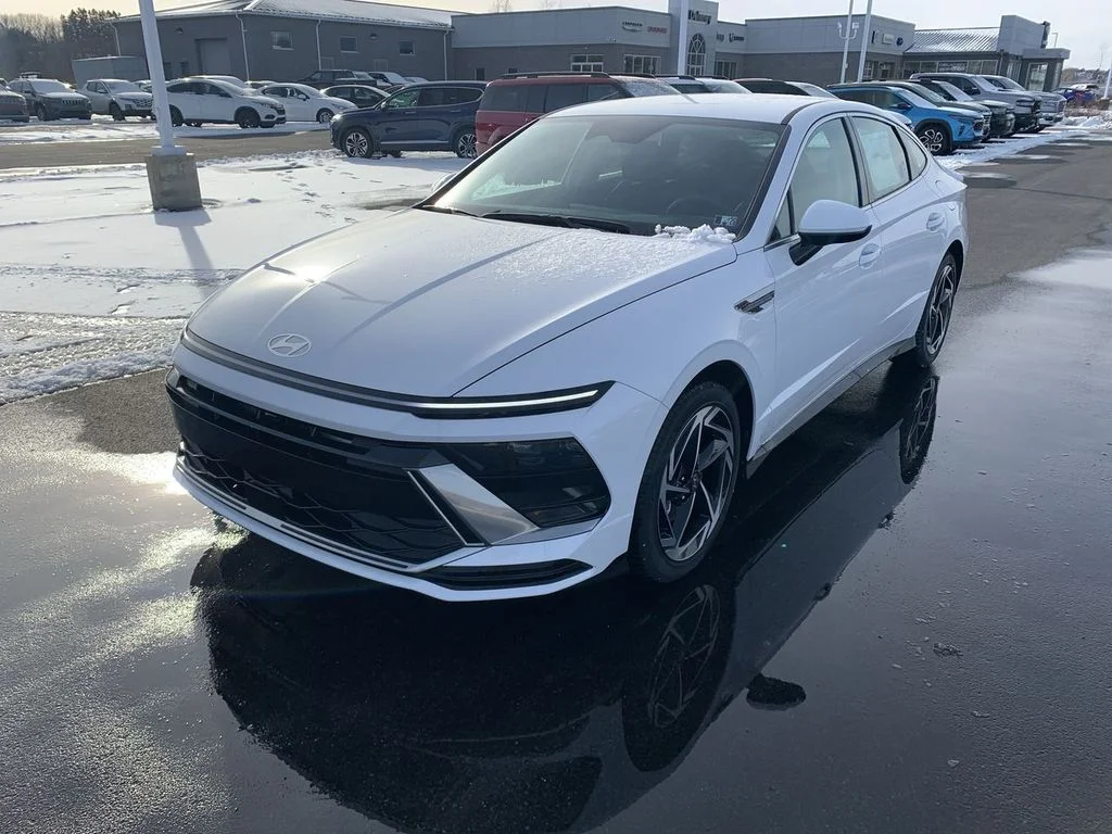 New 2026 White Hyundai SEL Sport image 4