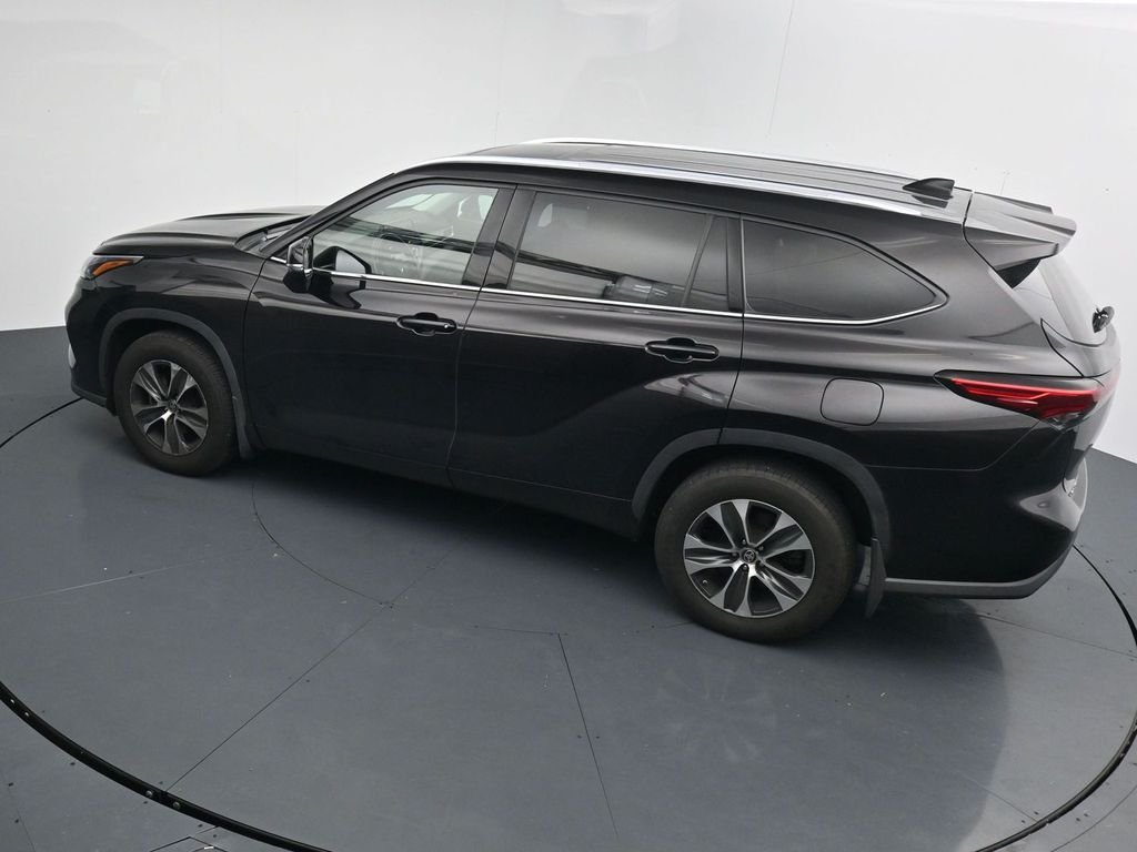 2021 Toyota Highlander XLE - Photo 13