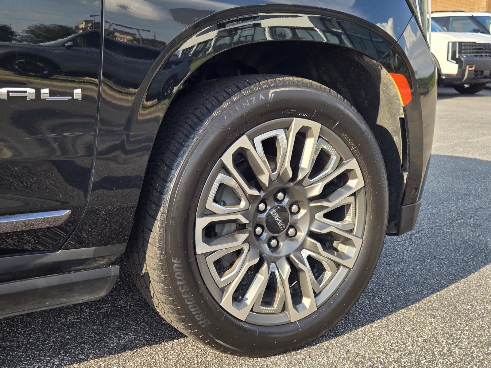 Used 2023 ONYX BLACK GMC Denali Ultimate image 5