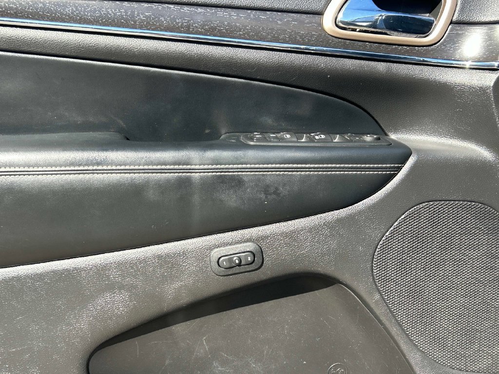 Used 2017 Silver Jeep Limited image 15