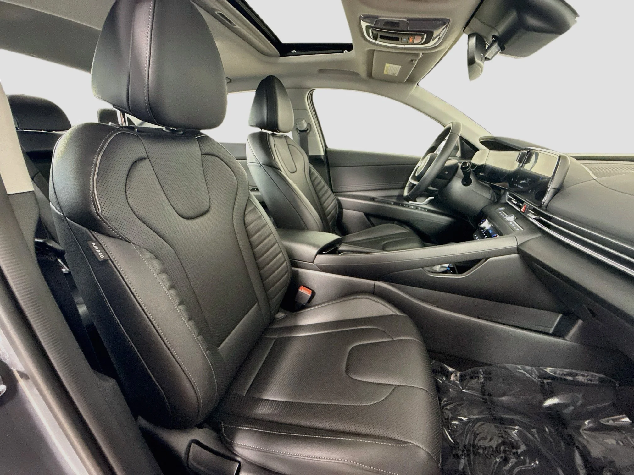 Used 2025  Hyundai Limited image 30