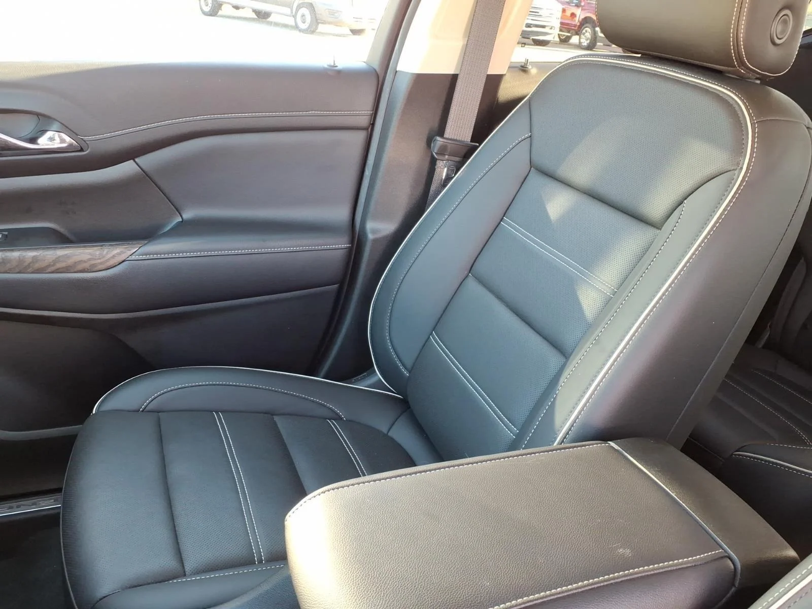 Used 2023 Summit White GMC Denali image 22