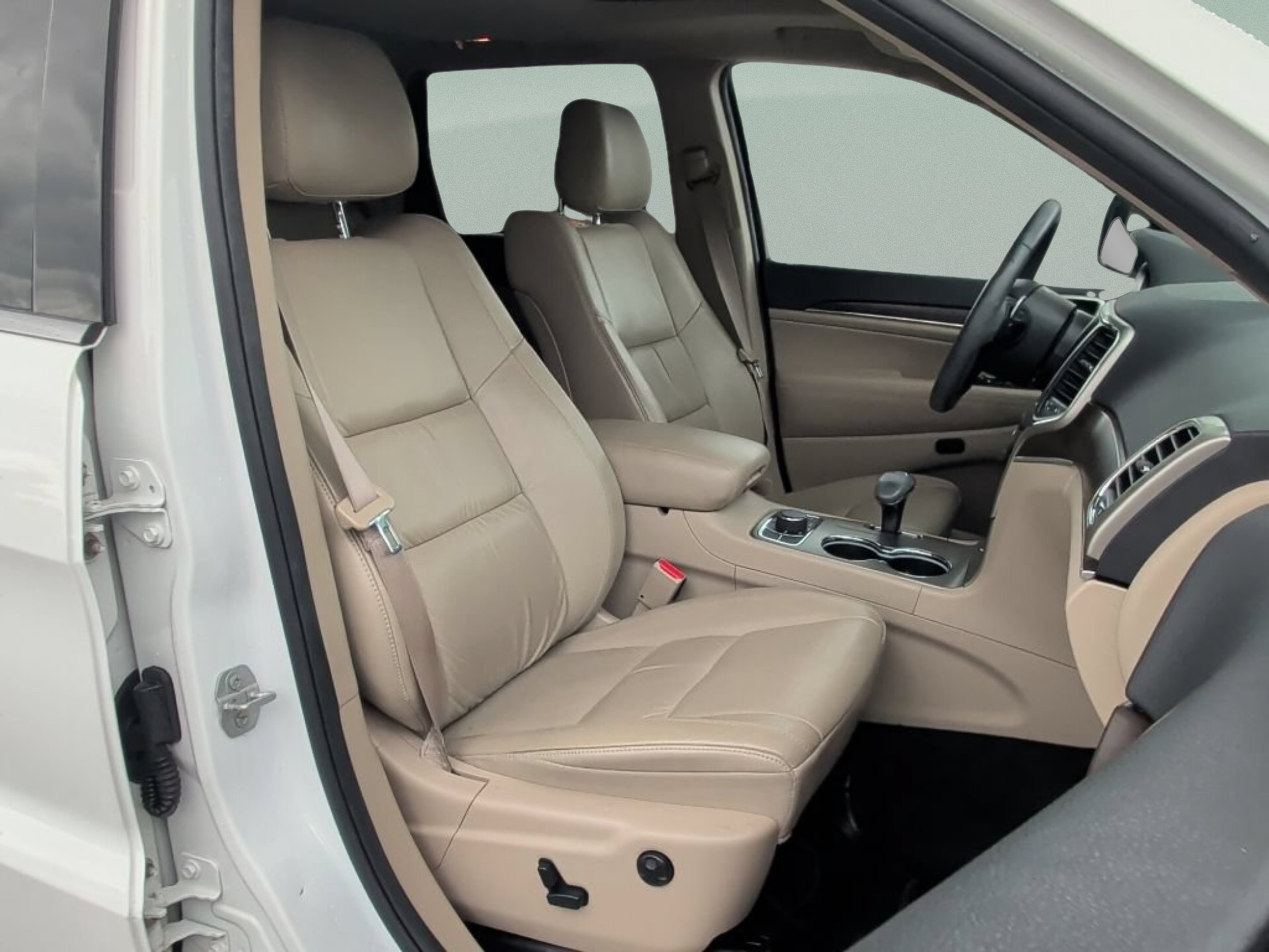 Used 2015 Bright White Clearcoat Jeep Limited image 51