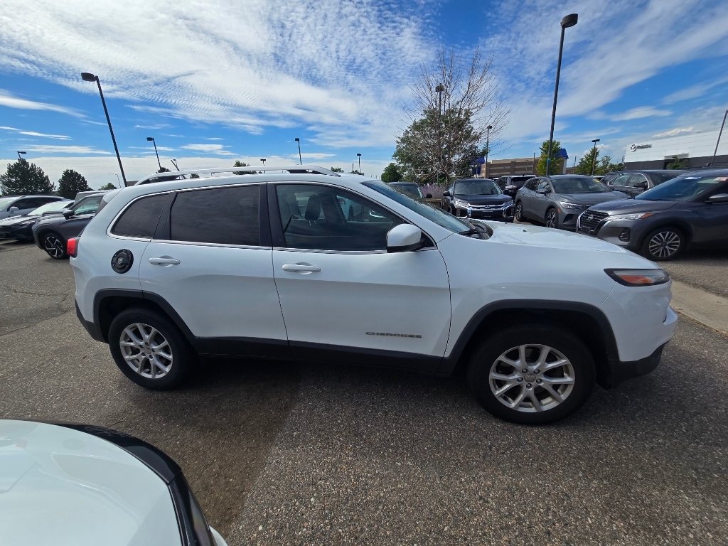 Used 2015 Bright White Clearcoat Jeep Latitude image 18