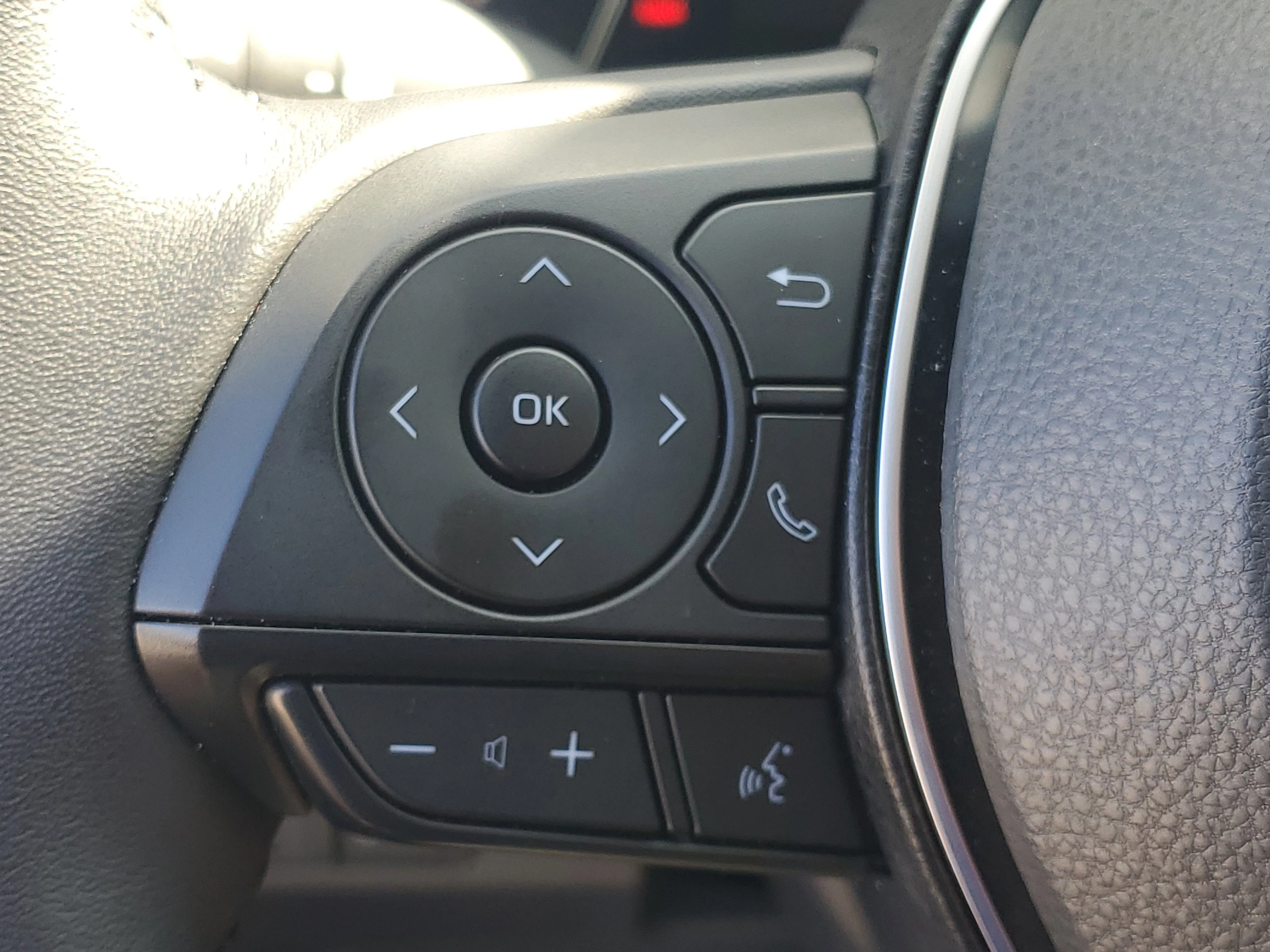 Used 2025 Magnetic Gray Metallic Toyota XLE Premium image 23