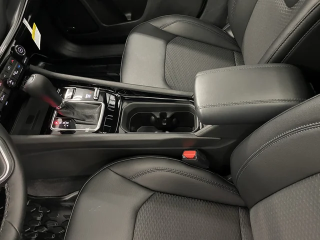 New 2026 Silver Zynith Metallic Clearcoat Jeep Latitude image 20