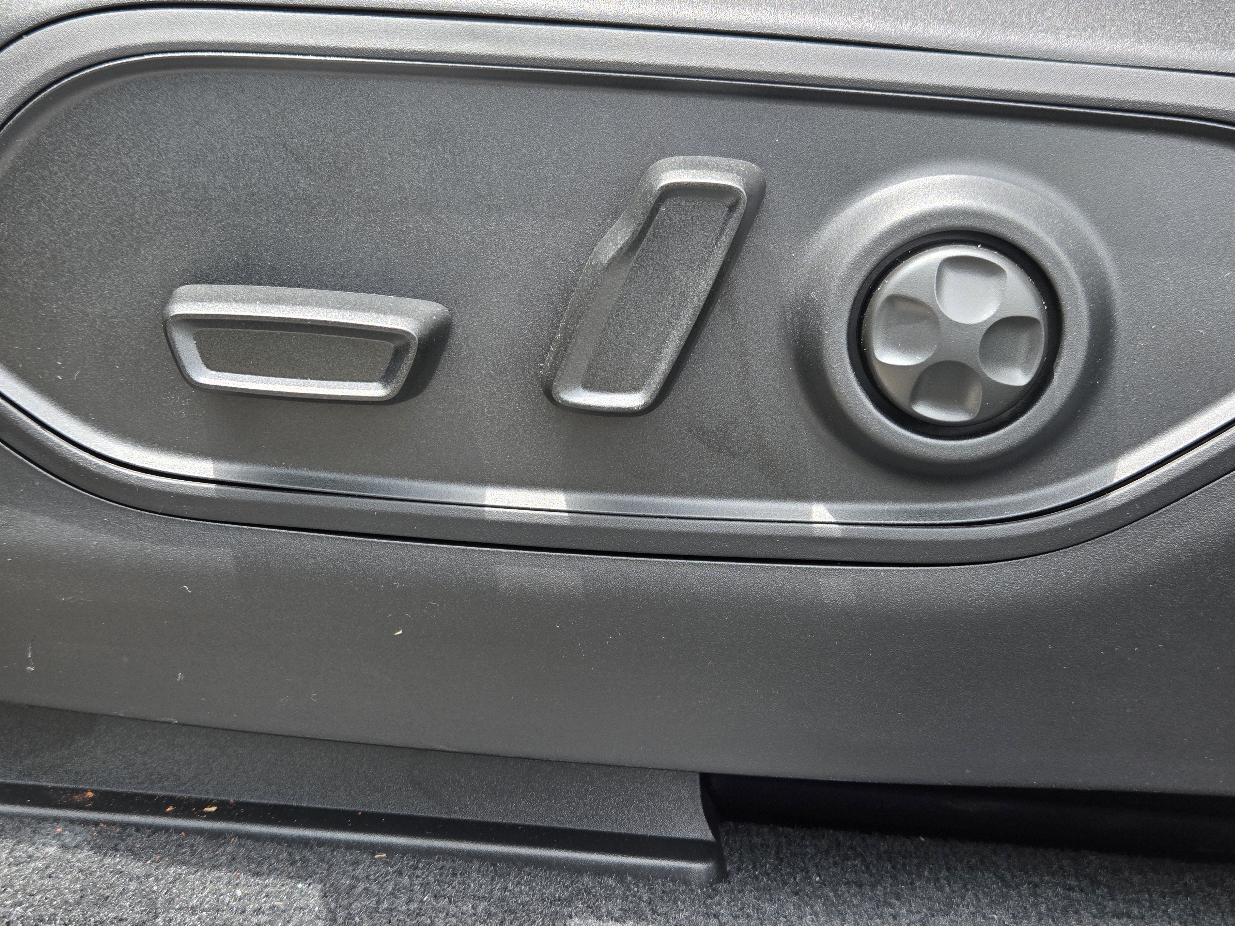 New 2026 Silver Zynith Jeep Laredo Altitude image 20