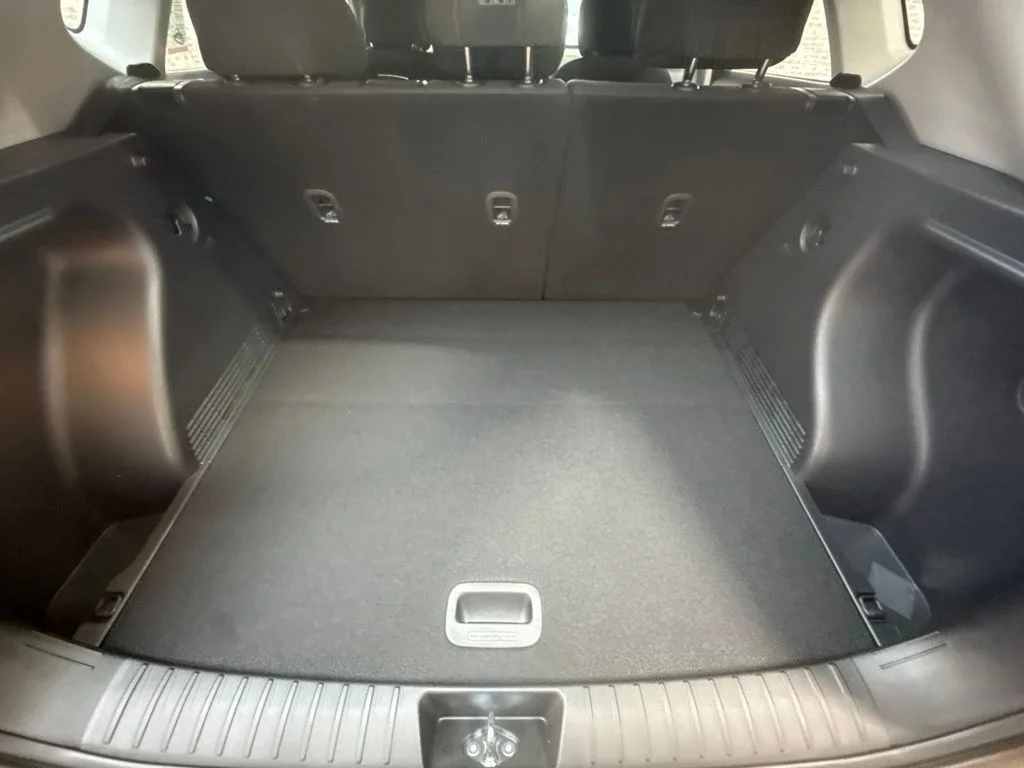 New 2027 Cyber Gray Metallic Hyundai SE image 9