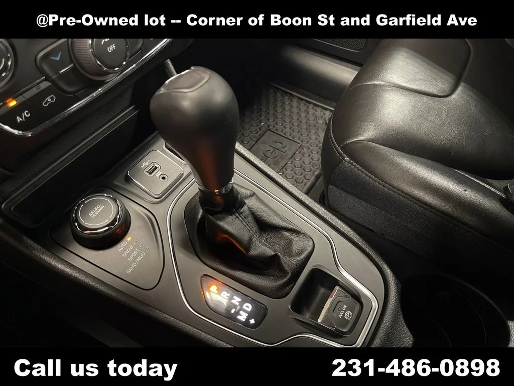Used 2019 Blue Jeep Latitude Plus image 26