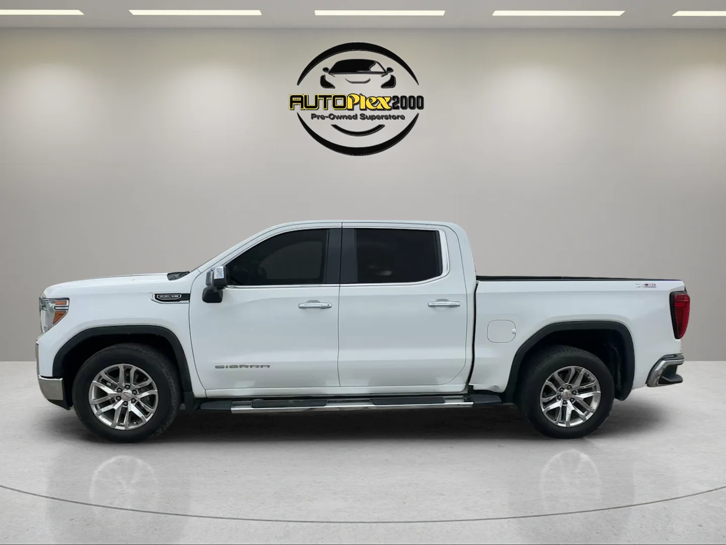 Used 2019 White GMC SLT image 4