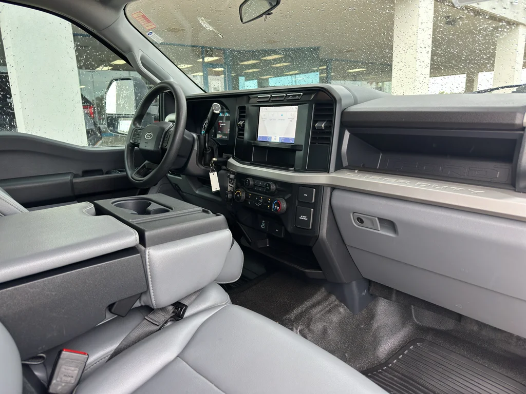 Used 2024 Oxford White Ford XL image 29