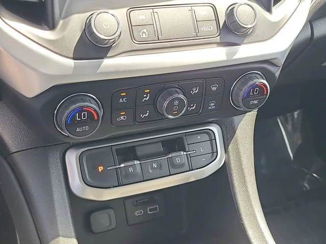 Used 2023 Sterling Metallic GMC SLT image 31