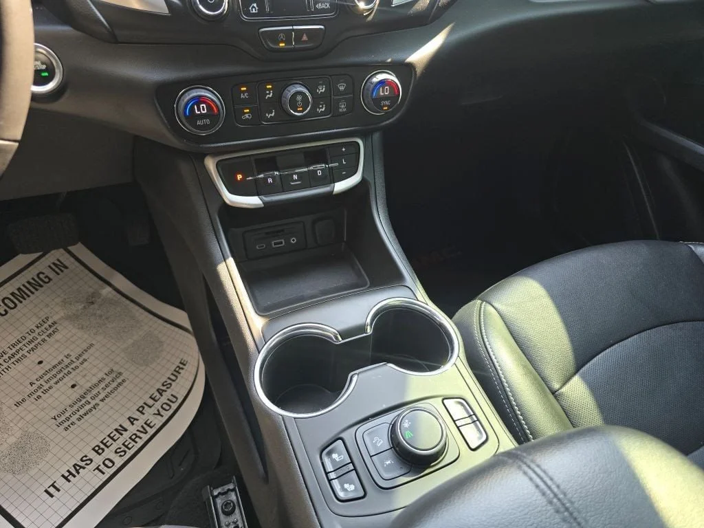 Used 2022 Ebony Twilight Metallic GMC FWD 4dr SLT Elevation Edition with Skyscape Power Sunroof image 19