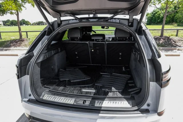 Used 2025  Land Rover Dynamic SE image 61