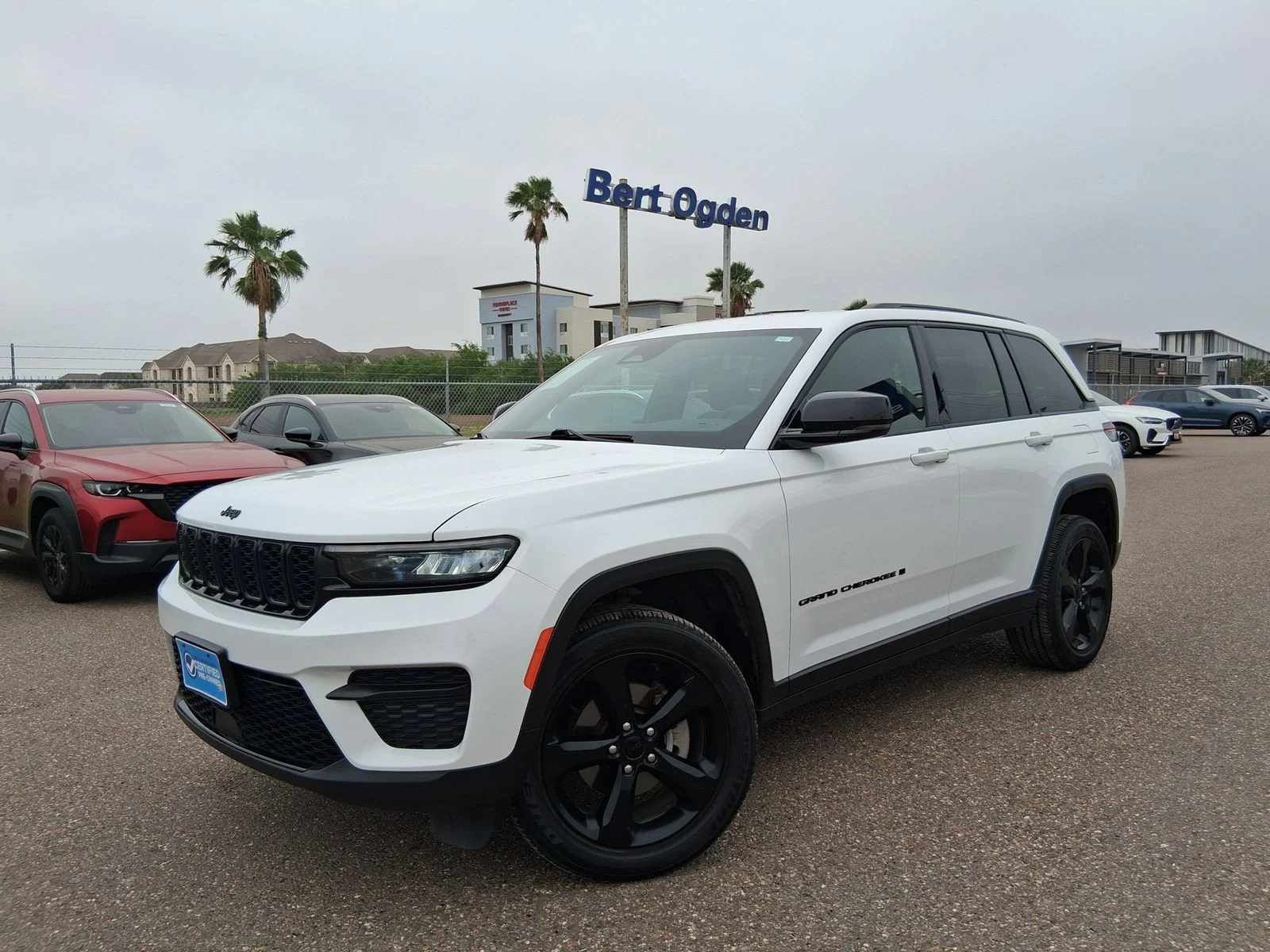 Used 2024 White Jeep Altitude image 1