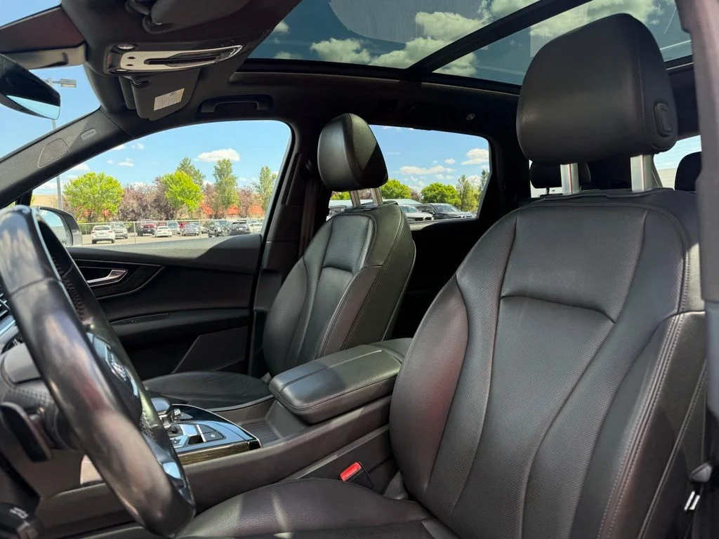 Used 2019 Gray Metallic Audi 55 Prestige image 9
