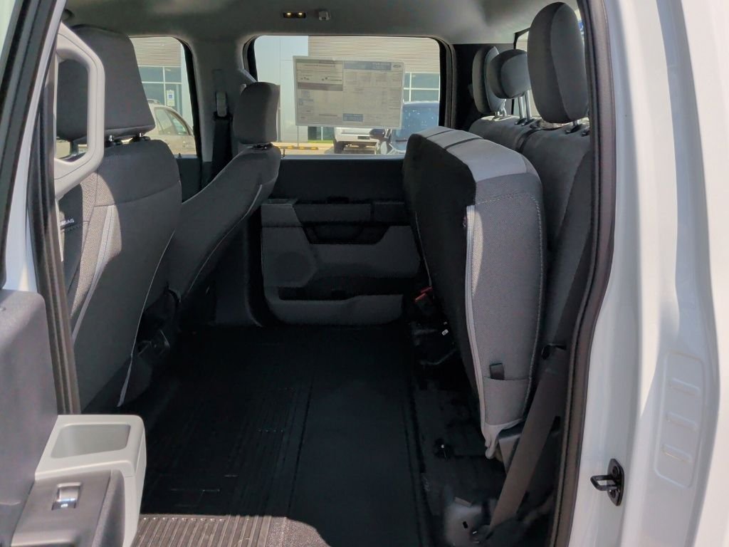 New 2026 Oxford White Ford F-350® XL image 33
