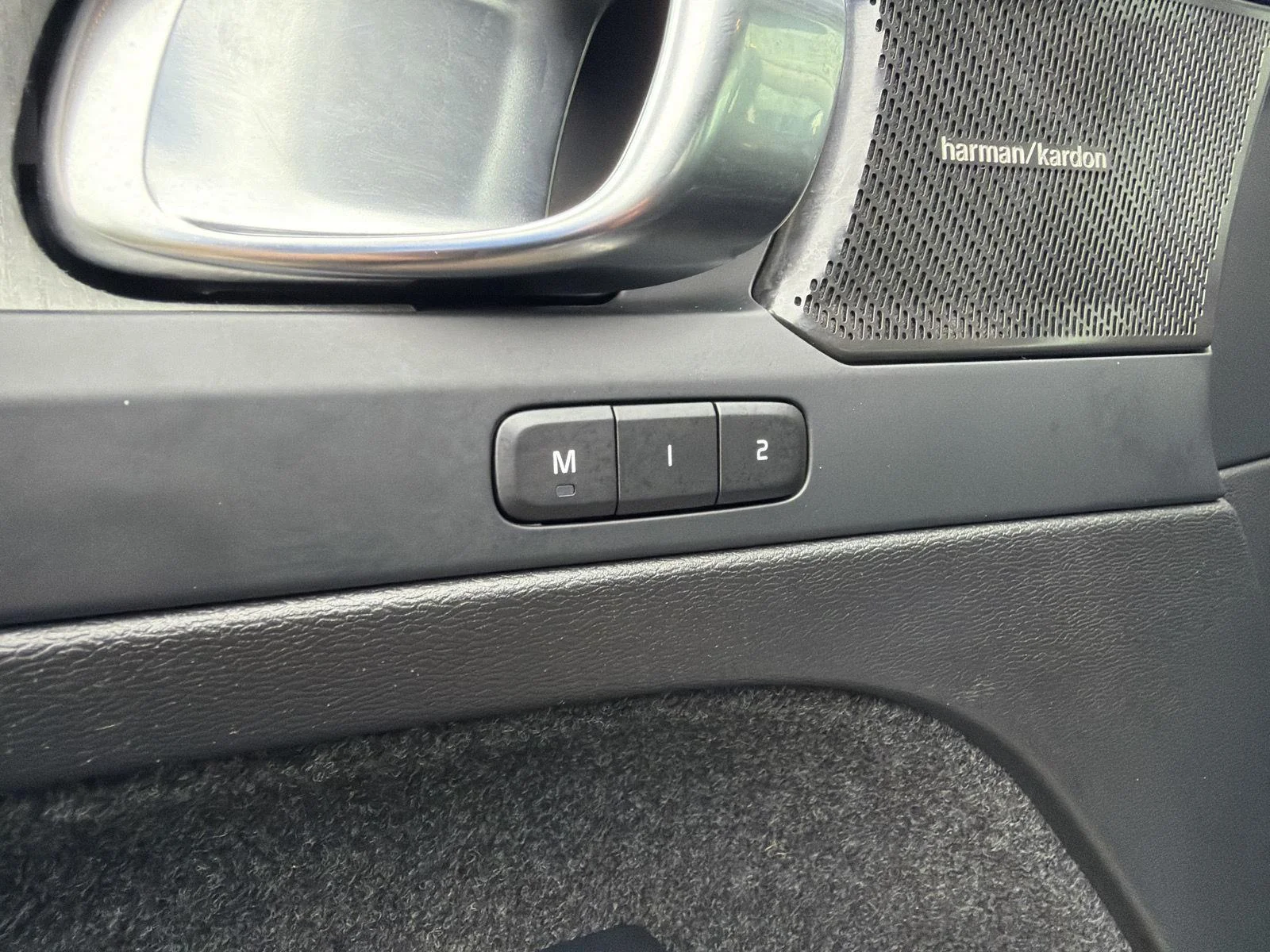 Used 2024 Vapor Grey Metallic Volvo Ultimate Bright Theme image 16
