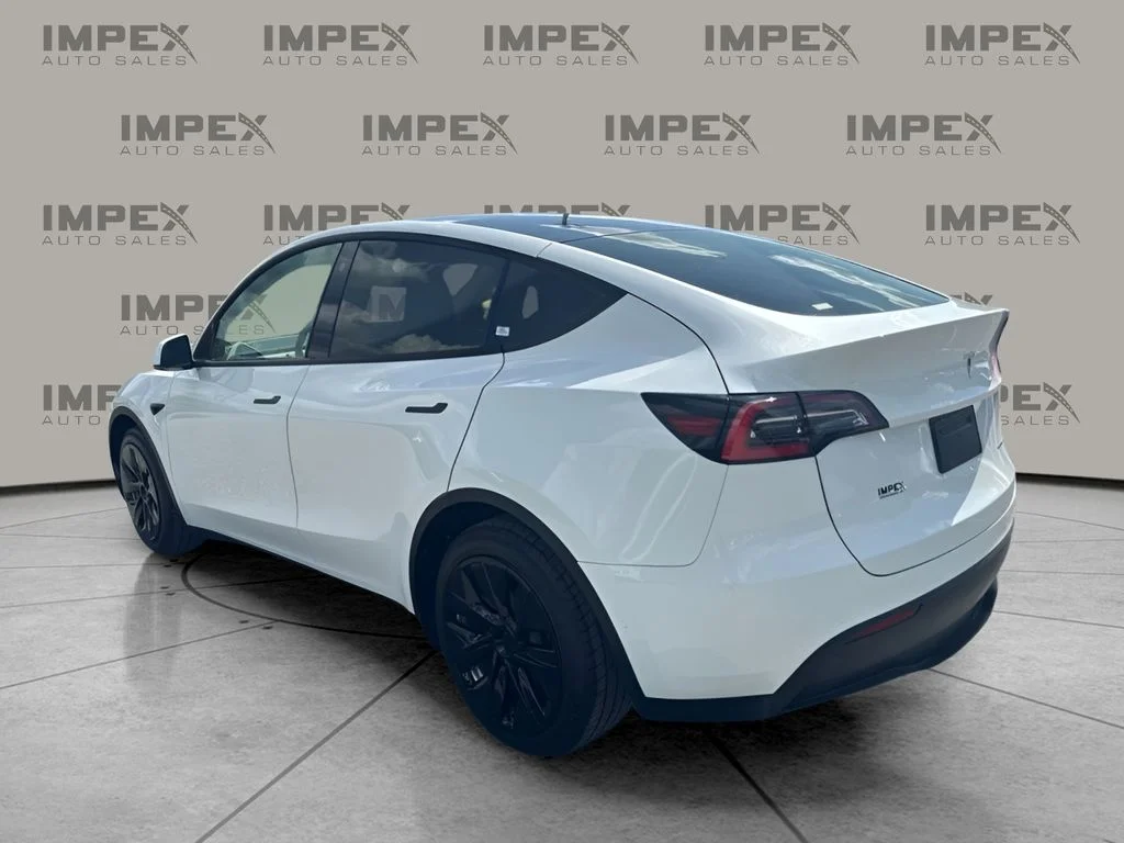 Used 2021 White Tesla Long Range image 2