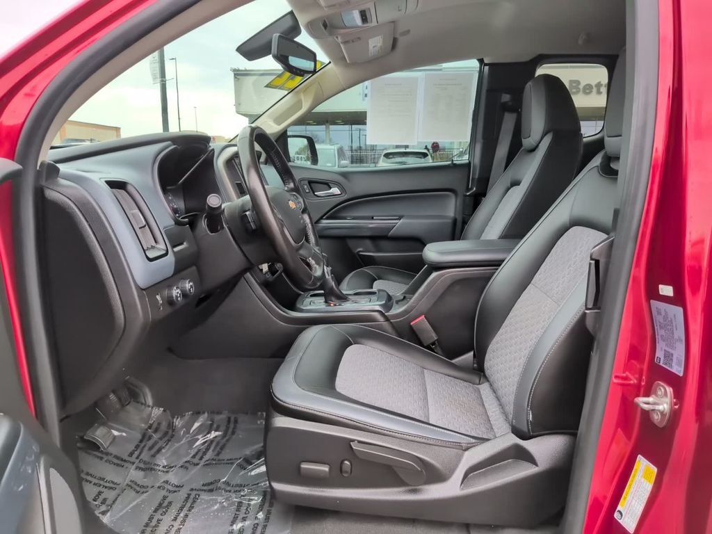Used 2022 Red Chevrolet Z71 image 20