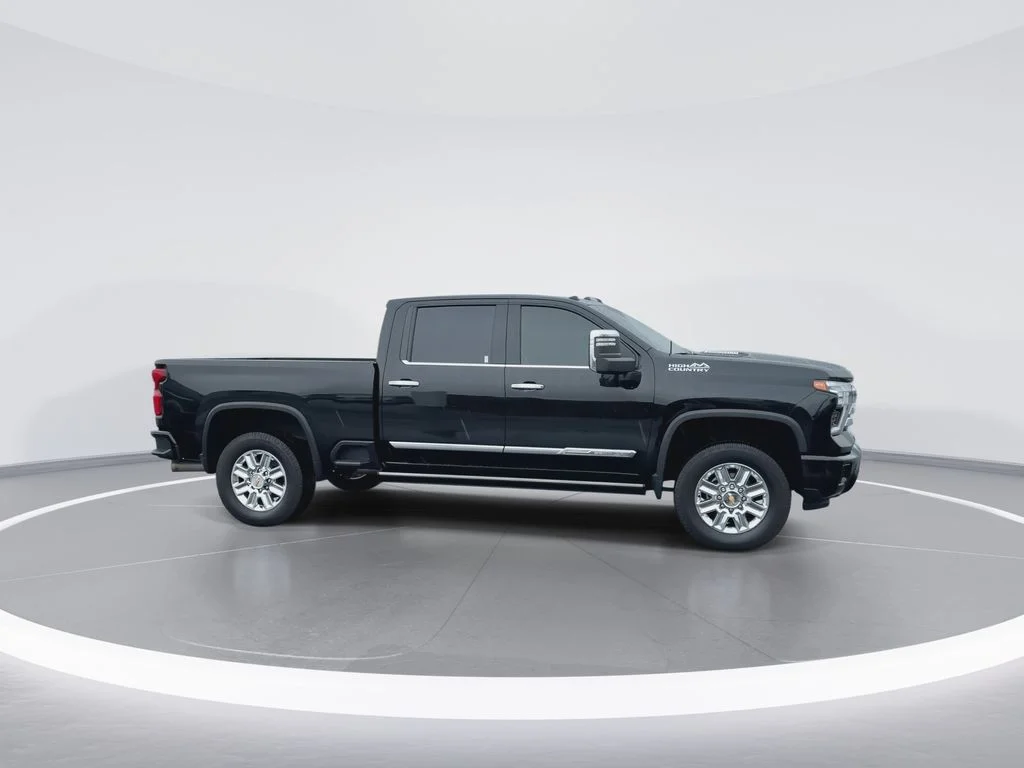 Used 2024 Black Chevrolet High Country image 9