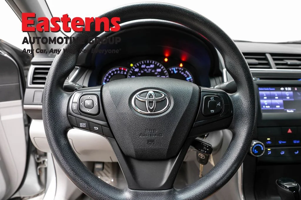 Used 2015 Silver Toyota LE image 10