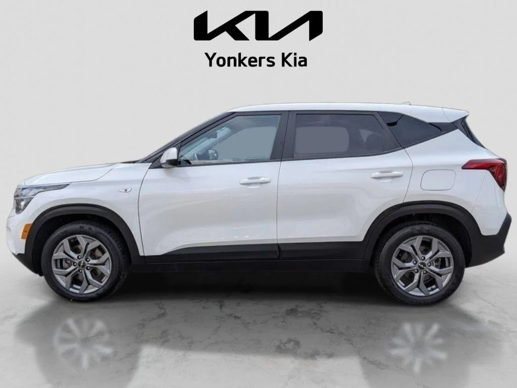 Used 2024 White Kia LX image 10