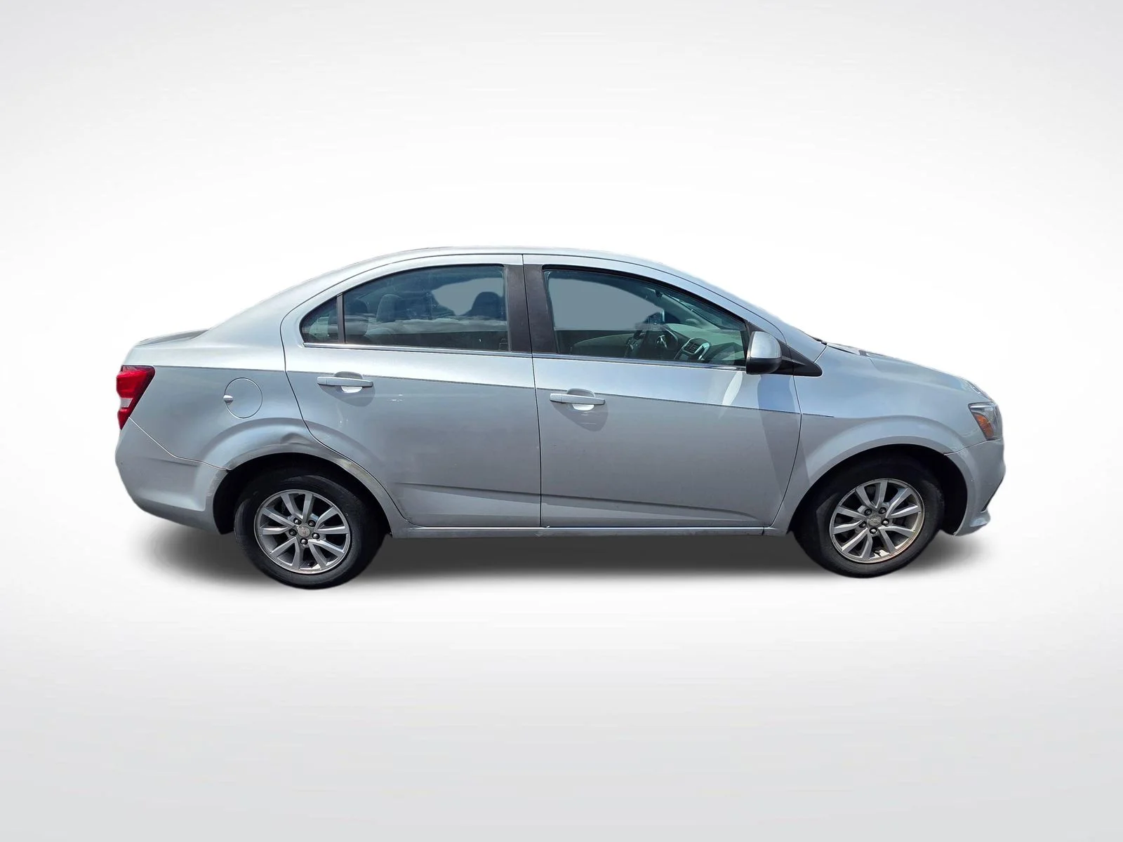 Used 2017 Silver Ice Metallic Chevrolet LT image 4