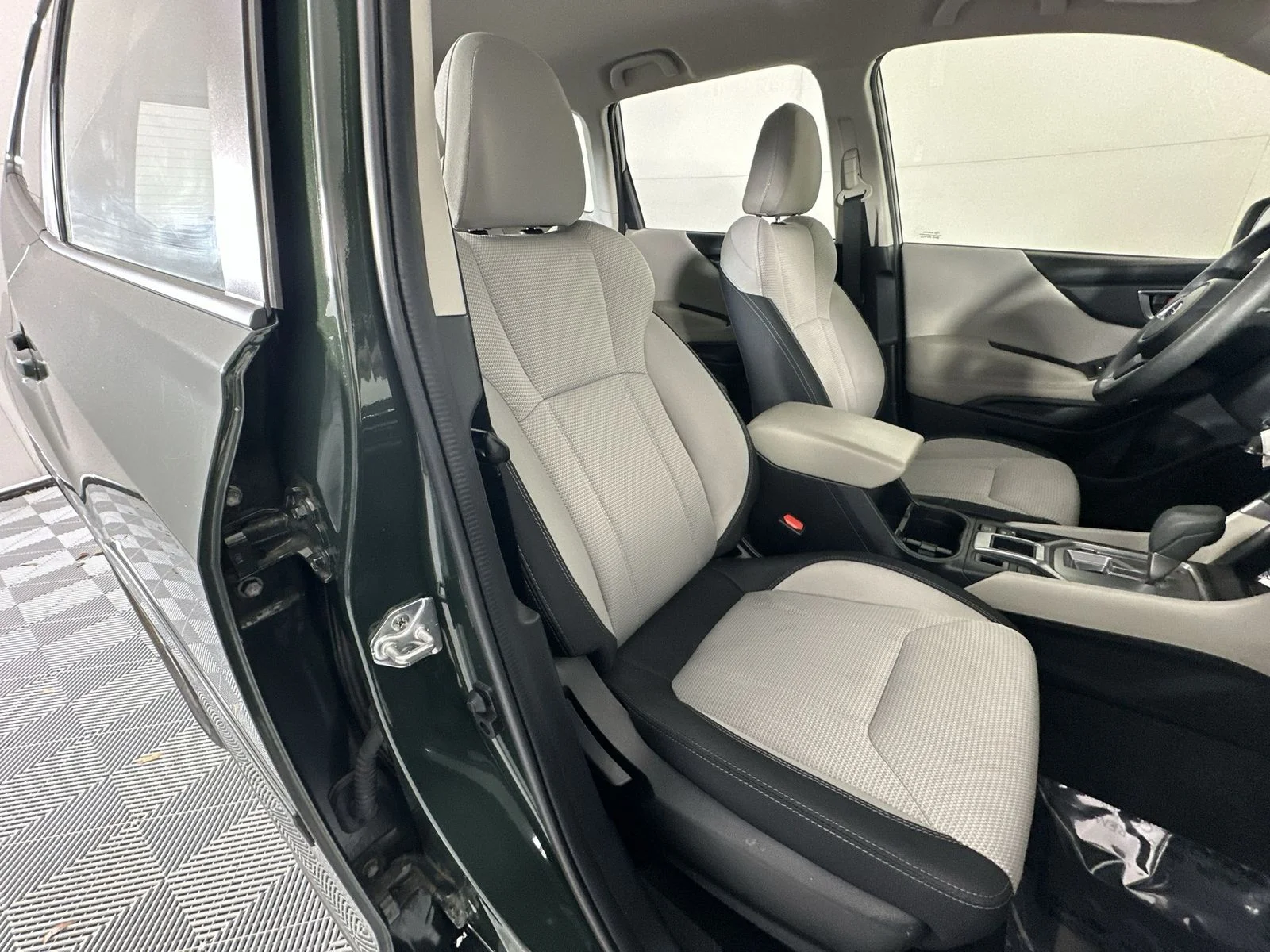 Used 2023 Green Subaru Base image 27