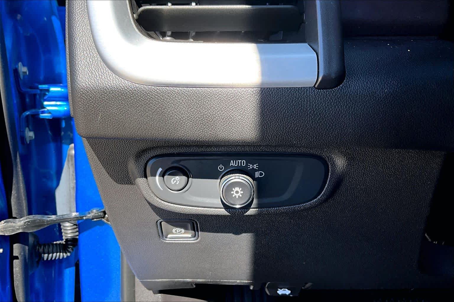 Used 2024 Riptide Metallic GMC SLE image 36
