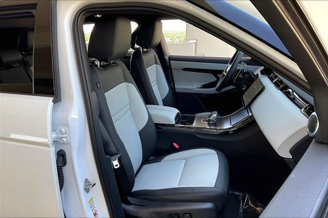 Used 2026 White Land Rover Dynamic image 11