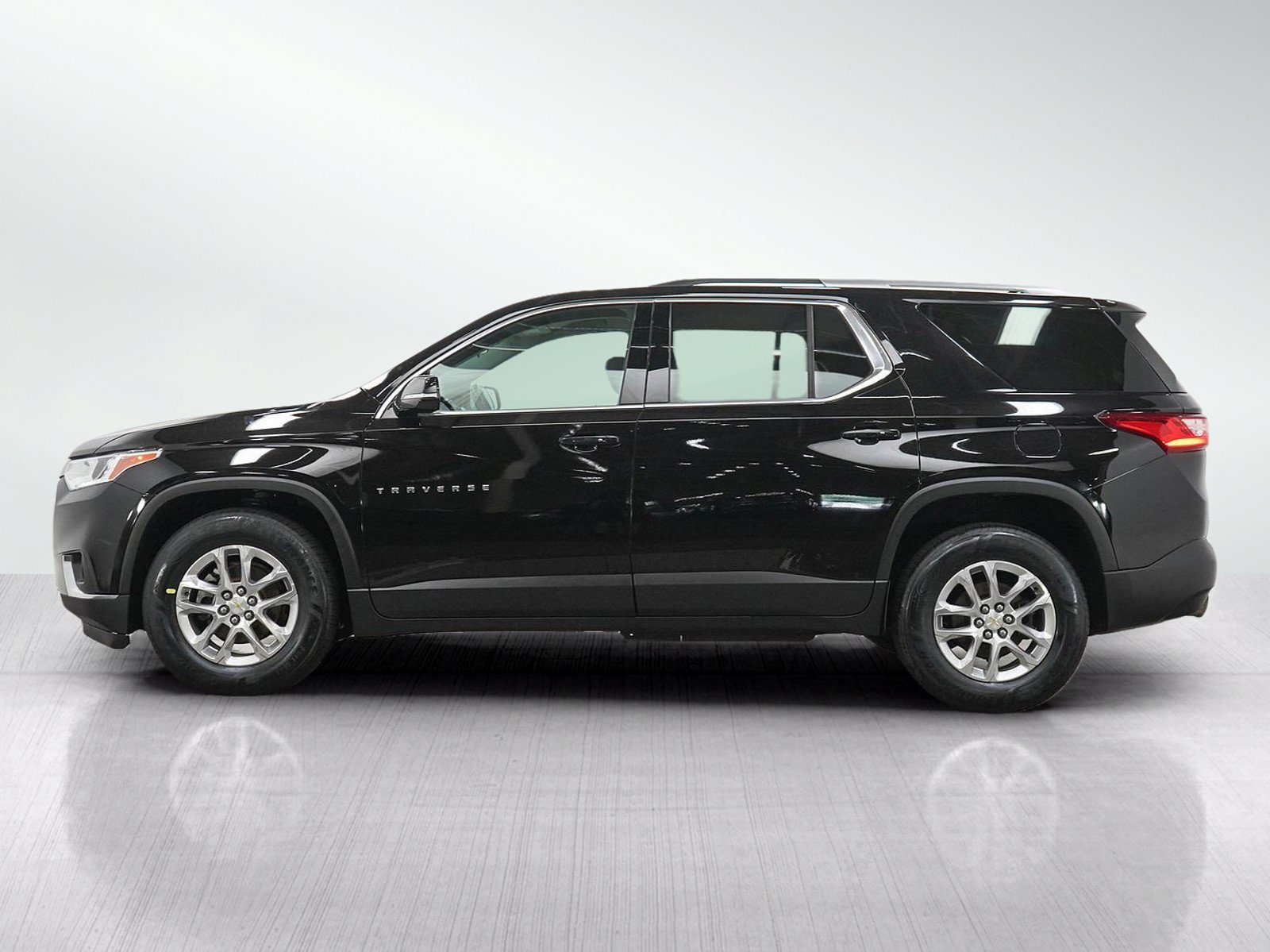 Used 2018 Chevrolet Traverse 1LT with VIN 1GNEVGKW2JJ114392 for sale in Minneapolis, Minnesota